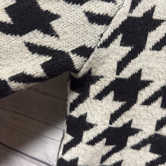 Steve Madden Cardigan Sweater - Picture 5 of 7